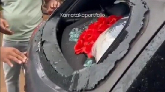 Burglars allegedly attack tourists in Karnataka's Kodagu, smash car widows with rods. VIDEO Burglars allegedly attack tourists in Karnataka's Kodagu, smash car widows with rods. VIDEO