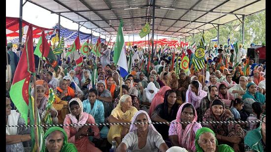 The Union and Haryana governments are trying to divert from the real issues, the farmers said. (HT Photo) The Union and Haryana governments are trying to divert from the real issues, the farmers said. (HT Photo)