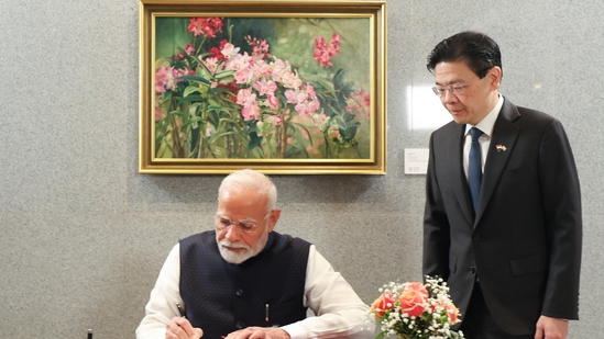 Prime Minister Narendra Modi with his Singapore counterpart Lawrence Wong signs a visitor's book, in Singapore.(PTI) Prime Minister Narendra Modi with his Singapore counterpart Lawrence Wong signs a visitor's book, in Singapore.(PTI)