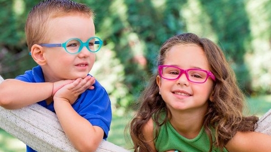 Is your child wearing glasses? Tips for maintaining and improving children's eye health (Photo by El Blog de tu Bebé)