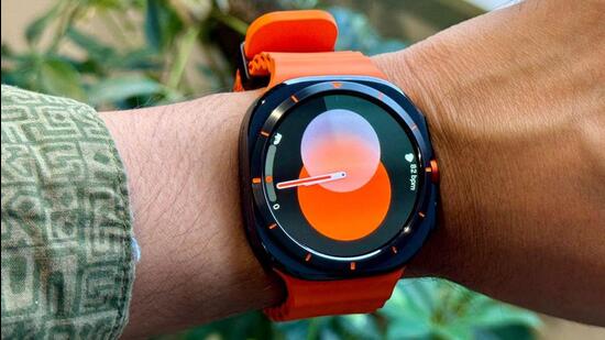 Samsung’s choice of a circular display is a complete contrast to Apple’s square-ish approach. (HT Photo | Vishal Mathur) Samsung’s choice of a circular display is a complete contrast to Apple’s square-ish approach. (HT Photo | Vishal Mathur)