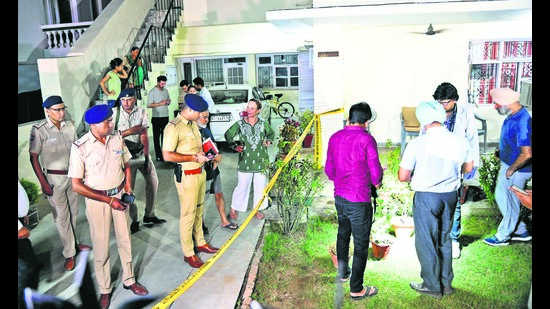 Police, bomb detection squad and forensic teams at the blast site in Sector 10, Chandigarh, on Wednesday night. (Keshav Singh/HT)