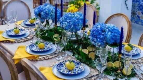 8 best table decor ideas according to style: Minimalist, maximalist, rustic, glamorous or Boho (Photo by Flowerbees)
