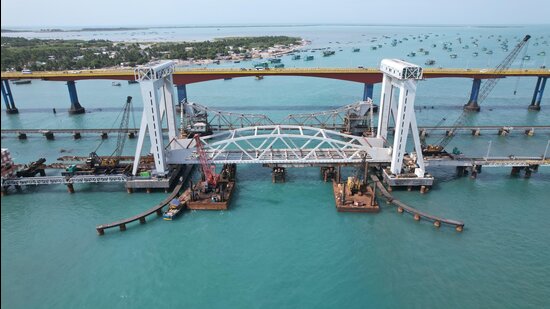 On the upcoming Gandhi Jayanti Day, Prime Minister Narendra Modi will inaugurate the newly constructed sea bridge. (HT Photo) On the upcoming Gandhi Jayanti Day, Prime Minister Narendra Modi will inaugurate the newly constructed sea bridge. (HT Photo)
