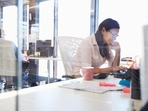 Working woman(Shutterstock) Working woman(Shutterstock)