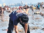 550 metric tonnes of waste picked by BMC and volunteers from beaches after visarjan 550 metric tonnes of waste picked by BMC and volunteers from beaches after visarjan