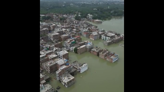 Flooded colonies in Prayagraj. (HT) Flooded colonies in Prayagraj. (HT)