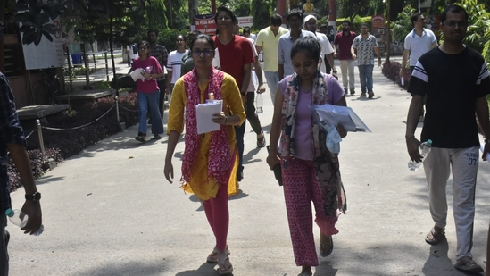 Shortlisted candidates appeared for the Day 1 of UPSC Civil Services Main Examination 2024 at the College of Commerce in Patna.(Santosh Kumar)