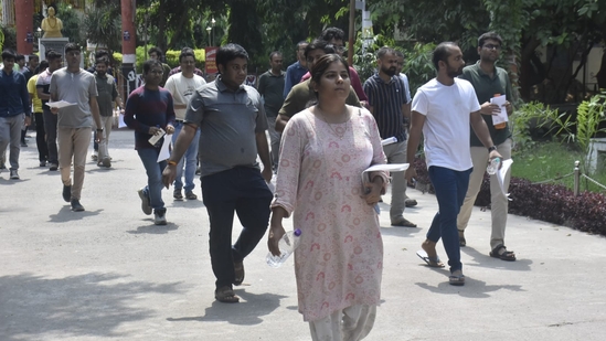 Shortlisted candidates appeared for the Day 1 of UPSC Civil Services Main Examination 2024 at the College of Commerce in Patna.(Santosh Kumar)