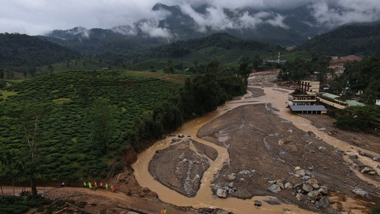 A drone view shows a landslide site after multiple landslides in the hills in Wayanad district, in the southern state of Kerala, India, July 31, 2024. REUTERS/Francis Mascarenhas (REUTERS) A drone view shows a landslide site after multiple landslides in the hills in Wayanad district, in the southern state of Kerala, India, July 31, 2024. REUTERS/Francis Mascarenhas (REUTERS)