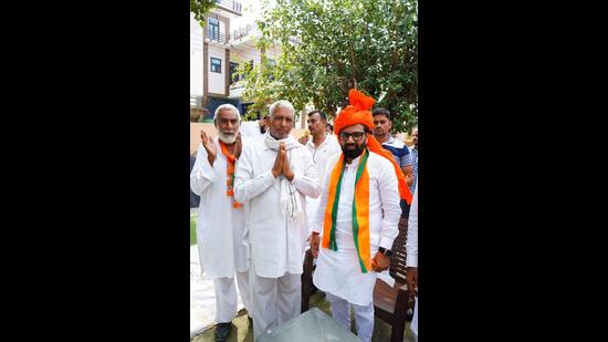 Devender Chaturbhuj Attri, 44, of the BJP, campaigning in Uchalan Kalan. (HT Photo) Devender Chaturbhuj Attri, 44, of the BJP, campaigning in Uchalan Kalan. (HT Photo)