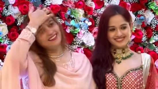 Jannat Zubair joined the celebration with her mother.
