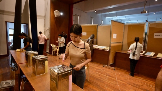 Students cast their votes during DUSU polls at Miranda House in North Campus(Raj k Raj)