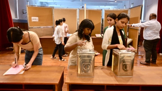 Miranda House, Delhi University students cast their votes at DUSU elections 2024. (Raj k Raj)