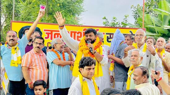Naveen Goyal at a rally on Sunday. (HT Photo) Naveen Goyal at a rally on Sunday. (HT Photo)