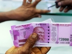 The RBI announced that 98% of <span class='webrupee'>₹</span>2,000 notes have been returned since May 2023, with their total value dropping to <span class='webrupee'>₹</span>7,117 crore. These notes can still be exchanged at RBI offices.(AFP) The RBI announced that 98% of <span class='webrupee'>₹</span>2,000 notes have been returned since May 2023, with their total value dropping to <span class='webrupee'>₹</span>7,117 crore. These notes can still be exchanged at RBI offices.(AFP)
