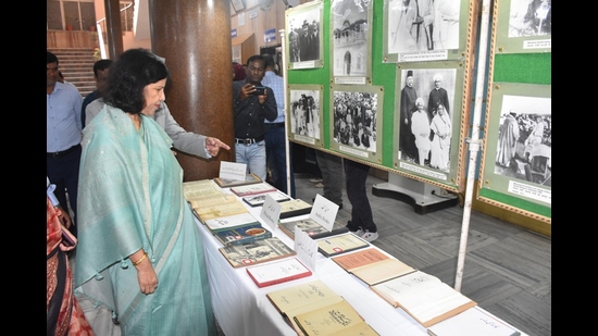 AMU VC Prof Naima Khatoon looking at an exhibition of photographs on Mahatma Gandhi at Maulana Azad Library (HT Photo) AMU VC Prof Naima Khatoon looking at an exhibition of photographs on Mahatma Gandhi at Maulana Azad Library (HT Photo)