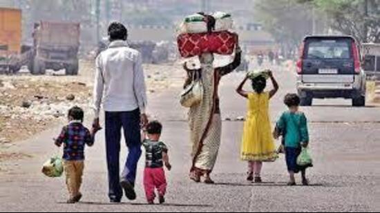 Amid the ongoing tensions over the issue of alleged influx of migrant workers from outside the state, the district administration of Shimla has made registration and verification of migrant workers in the unorganised sector mandatory. (HT File)