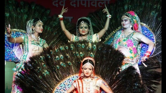 Artistes presenting a glimpse of Indian culture during Kumbh-2019 in Prayagraj (File) Artistes presenting a glimpse of Indian culture during Kumbh-2019 in Prayagraj (File)