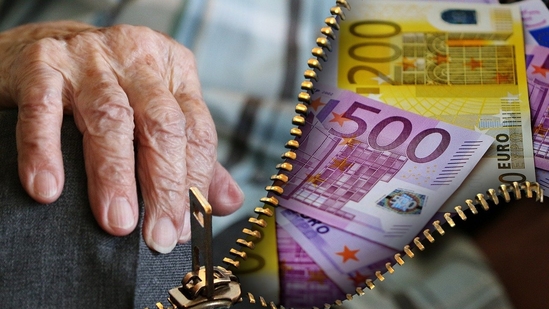 All central government pensioners have to submit an annual life certificate in November to continue receiving their pensions.(Representational Image/Pixabay) All central government pensioners have to submit an annual life certificate in November to continue receiving their pensions.(Representational Image/Pixabay)