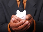 Savings account interest rates are usually fixed and credited quarterly, based on the daily balance or the sum of all deposits less withdrawals made throughout the day. Savings account interest rates are usually fixed and credited quarterly, based on the daily balance or the sum of all deposits less withdrawals made throughout the day.