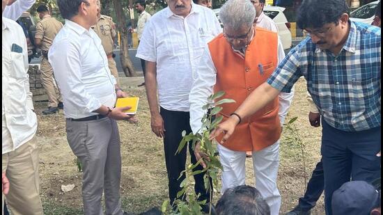 In line with the state government’s initiative of “Save Trees, Save Environment” campaign, the minister also inspected various tree plantation activities in Gautam Budh Nagar. (HT Photo) In line with the state government’s initiative of “Save Trees, Save Environment” campaign, the minister also inspected various tree plantation activities in Gautam Budh Nagar. (HT Photo)