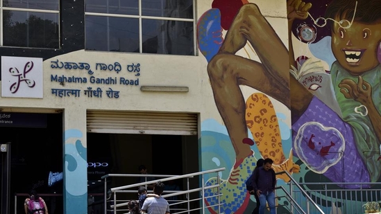 BMRCL is leasing out vacant spaces for various retail options, including food and beverage kiosks, convenience stores, and personal care shops.(Arijit Sen/HT File Photo) BMRCL is leasing out vacant spaces for various retail options, including food and beverage kiosks, convenience stores, and personal care shops.(Arijit Sen/HT File Photo)