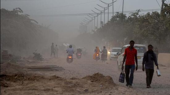 Dust pollution is a major source of pollution, with construction sites to come under the scanner. (Parveen Kumar/HT Photo) Dust pollution is a major source of pollution, with construction sites to come under the scanner. (Parveen Kumar/HT Photo)