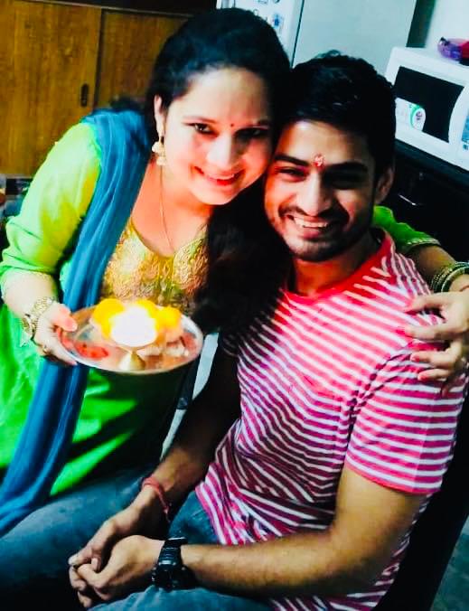 Singer Amit Mishra with sister Sushma Mishra Singer Amit Mishra with sister Sushma Mishra