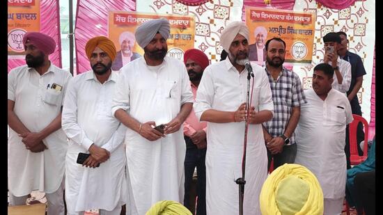 Manpreet Singh Badal campaigns for the upcoming bypolls in Gidderbaha on Monday. (HT Photo) Manpreet Singh Badal campaigns for the upcoming bypolls in Gidderbaha on Monday. (HT Photo)