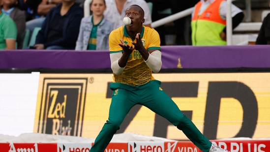  It was a bit of a procession of wickets after he was dismissed by Nqabayomzi Peter in the 16th over and India finished their innings on 202/8.(AFP)