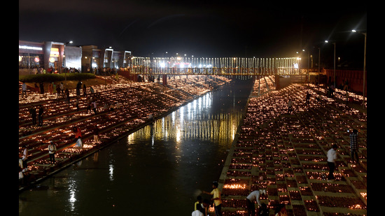 The Deepotsav in Ayodhya on October 30. The LG has envisaged something similar for Delhi. (Deepak Gupta/HT Photo) The Deepotsav in Ayodhya on October 30. The LG has envisaged something similar for Delhi. (Deepak Gupta/HT Photo)