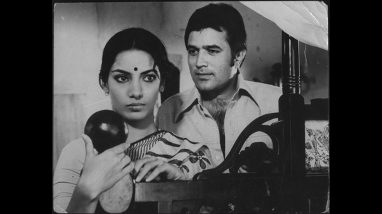 Rajesh Khanna and Shabana Azmi in Thodisi Bewafai. (HT Photo) Rajesh Khanna and Shabana Azmi in Thodisi Bewafai. (HT Photo)
