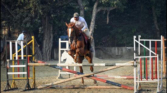 A training exercise underway at the stables in Old Police Lines. (Ajay Aggarwal/HT Photo) A training exercise underway at the stables in Old Police Lines. (Ajay Aggarwal/HT Photo)