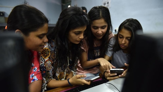 The SSC examination will be held in two shifts- first shift from 11 am to 2 pm and second shift from 3 pm to 6 pm.(Bachchan Kumar/Hindustan Times/For representation only)