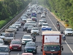 In an effort to decrease accidents during the winter, the UP Traffic Police has decided to lower the speed restrictions on the Yamuna and Noida Motorways. In an effort to decrease accidents during the winter, the UP Traffic Police has decided to lower the speed restrictions on the Yamuna and Noida Motorways.