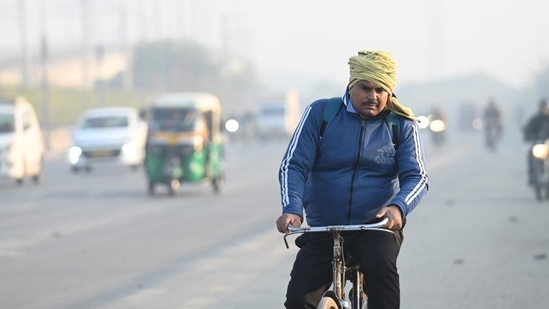 Delhi recorded a minimum temperature of 10.4°C on Monday. (Sunil Ghosh/HT Photo) Delhi recorded a minimum temperature of 10.4°C on Monday. (Sunil Ghosh/HT Photo)