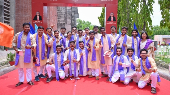 Indian universities like IIT, IIM ditch colonial caps and gowns Indian universities like IIT, IIM ditch colonial caps and gowns