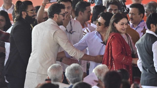 Ranveer Singh and Ranbir Kapoor were spotted greeting Sachin Tendulkar and shaking hands after spotting him among the guests.