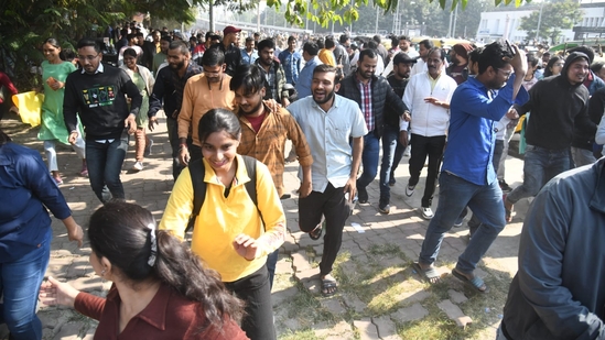 Students protesting outside BPSC office in Patna. (Santosh Kumar )