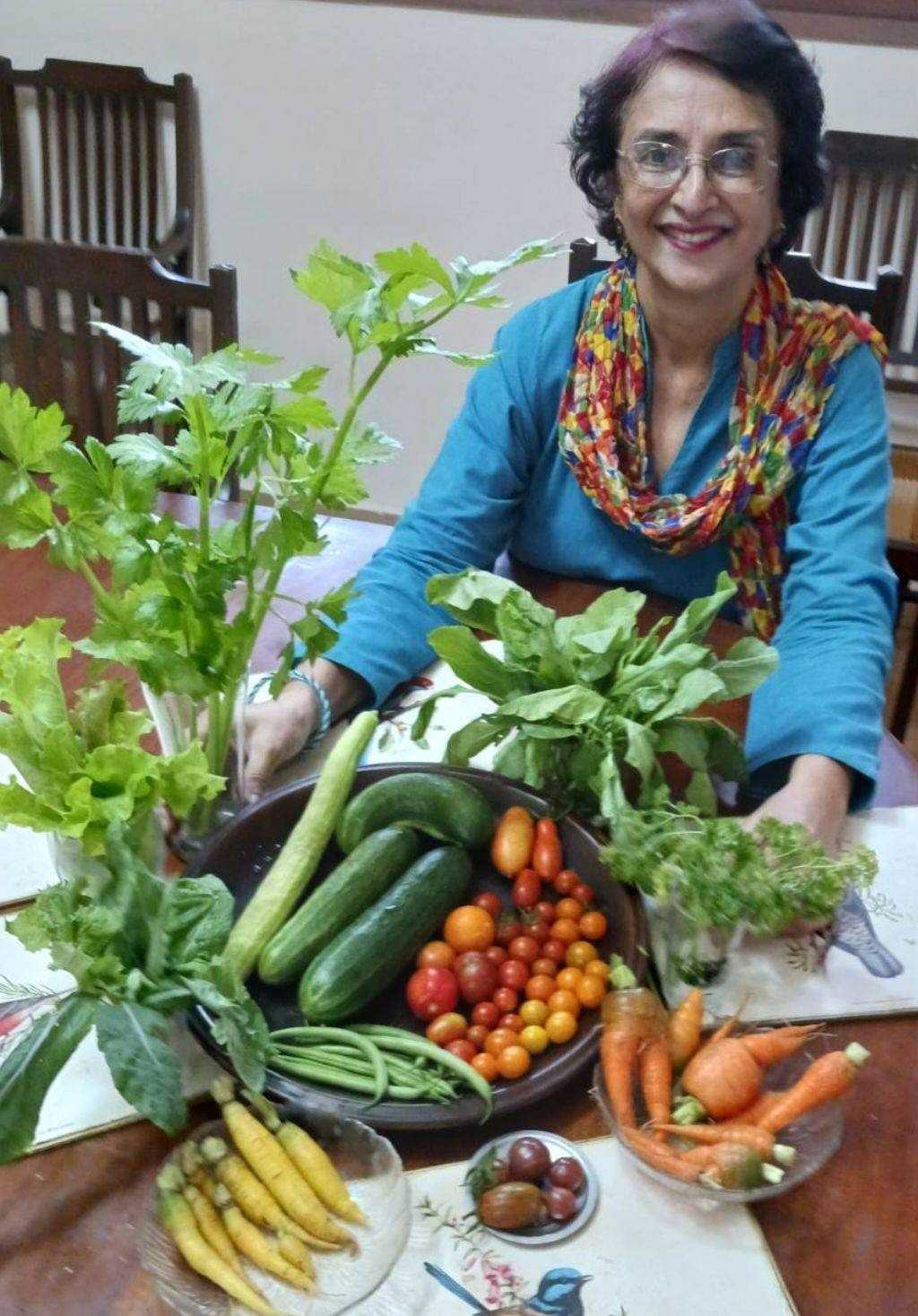 Neeno Kaur shows the fresh organic veggies grown in her home. Neeno Kaur shows the fresh organic veggies grown in her home.