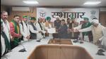 Urging the administration and the government to halt arrests, the Samyukt Kisan Morcha stressed that farmers’ protests in Gautam Budh Nagar should not be linked to other national movements but as region specific issues. (HT Photo) Urging the administration and the government to halt arrests, the Samyukt Kisan Morcha stressed that farmers’ protests in Gautam Budh Nagar should not be linked to other national movements but as region specific issues. (HT Photo)