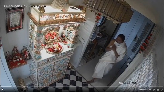 Police said the accused is an on-record criminal and was involved in a similar kind of theft in a temple located in Ghatkopar in Mumbai. (HT PHOTO) Police said the accused is an on-record criminal and was involved in a similar kind of theft in a temple located in Ghatkopar in Mumbai. (HT PHOTO)