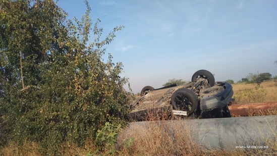 The accident took place around 3:15 am near Lamjewadi on the Baramati-Bigwan road in Pune district.(Shrinivas Deshpande/Hindustan Times) The accident took place around 3:15 am near Lamjewadi on the Baramati-Bigwan road in Pune district.(Shrinivas Deshpande/Hindustan Times)