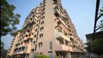 Cracks in the building of Signature View Apartments at Mukherjee Nagar in New Delhi on December 18. (Sanchit Khanna/HT Photo) Cracks in the building of Signature View Apartments at Mukherjee Nagar in New Delhi on December 18. (Sanchit Khanna/HT Photo)
