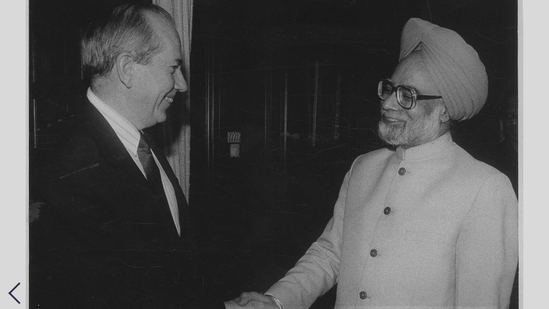 24 October 1991 – Finance Minister Manmohan Singh with IMF Managing Director Michel Camdessus in Delhi.(HT Archive)