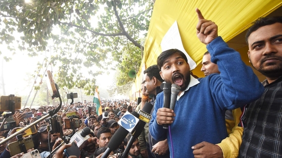 Educator and YouTuber Khan Sir took a dig at the Bihar Public Service Commission (BPSC) stating that the panel has collapsed just like the GDP of India and bridges in Bihar.(Santosh Kumar)