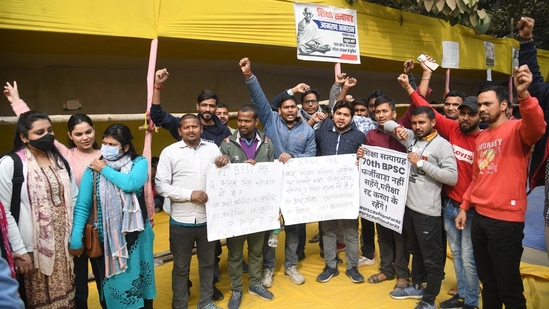 Protestors demonstrating in Patna over the alleged leak of a question paper of the December 13 combined preliminary exam conducted by BPSC(Santosh Kumar)