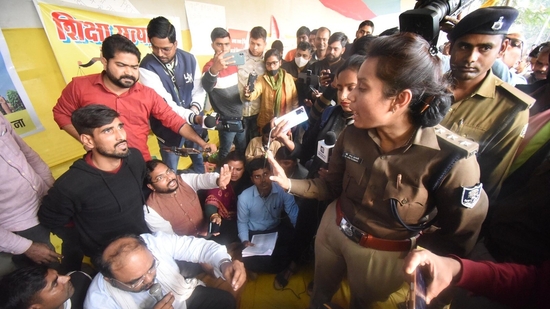BPSC aspirants demonstrating during a protest in Patna over the alleged leak of a question paper of the December 13 combined preliminary exam conducted by BPSC(Santosh Kumar)