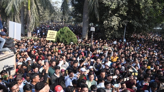 BPSC aspirants gathered at Gandhi Maidan in Patna to protest over the alleged leak of a question paper of the December 13 combined preliminary exam conducted by BPSC(Santosh Kumar)